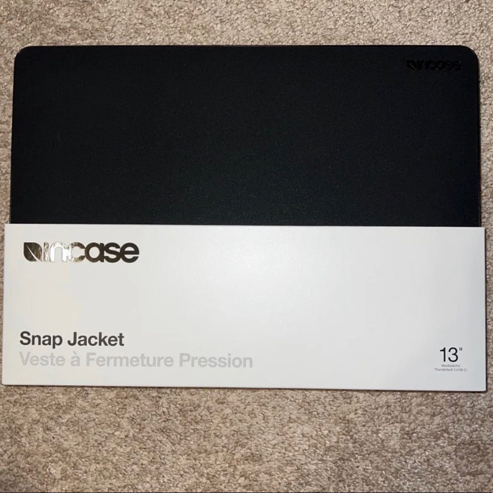 Incase Rose Snap Jacket 13” MacBook Pro Thunderbolt 3 (USB-C) New